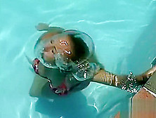 Lauren Underwater Blowjob