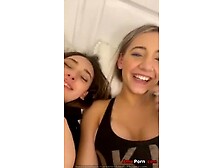 Sexy Thot Showing Her Ass On Periscope