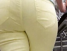 Round Butt Gigantic Ass Pawg Curvy Candid Voyeur Gluteus Divinus