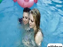 Sexy Babes Suck And Fucked By The Pool On Springbreak