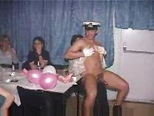 Male Strippers Dancing For Hot Amateurs
