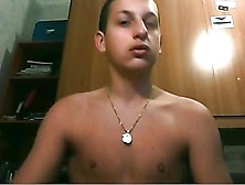 Amateur Gay Boy Rubs His Meat On Webcam
