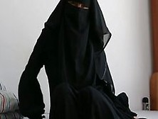 Islamic Women Wearing Hijab Showing Pussy And Masturbating