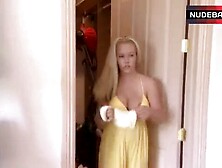 Kendra Wilkinson Shows One Tit – Kendra
