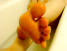 Dreena Rogue In Feet While Bathing