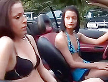 Gang Bang Avec Deux Jeunettes Allemandes Sur Un Parking