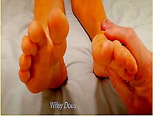 Wifey Gets Her Feet And Toes Massaged