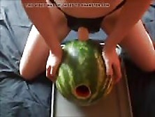 Zwei Brüder Ficken Dieselbe Wassermelone