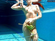 Milf Babe Nicole Pearl Shaking Ass Underwater