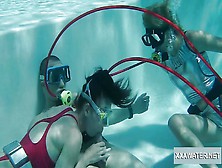 Sexy Underwater Blowjob Goes Two Way