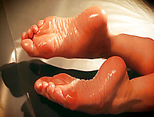 Ariel Anderssen Oily Feet