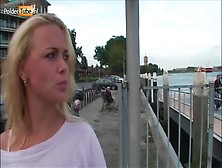 Stella Geeft Een Rondleiding In Dordrecht Inclusief: Haar Slaapkamer!