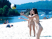 Hot Beauty Nudists Girls Both Have Such Sexy Fucking Butts