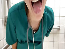 Enfermeira Novinha Tirando Um Plug Anal Do Cu E Botando Na Boca