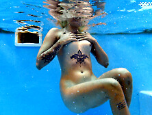 Mimi Cica – Hottest Babe Shows Naked Body Underwater