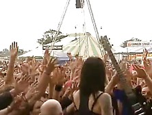 Brody Dalle Throws Her Guitar To The Crowd