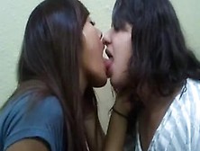 Lesbians Making Out Tnh