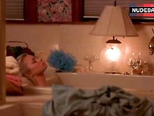 Jaime Pressly Nude In Bathtub – Poison Ivy 3