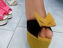 Solo Shoes Play With Ebony Slut In Bathroom By Foot Girls