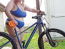 Tinder Teenie Scrubs Her Bike Outside