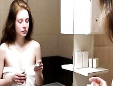 Doegirls - Beauty Ukrainian Sienna Kim Masturbates Underwater