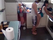 Esposa Flagra O Marido Fudendo A Cunhada Na Cozinha