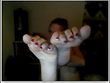 Hot Amateur Babe Wiggles Her Sexy Toes With Red Nail Polish On Webam
