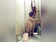 Sexy Desi Girl Record Her Bathing Video