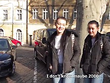 Tsjechische Tweelingzusjes Kunnen Toevallig Wel Een Zakcentje Gebruiken