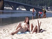 Esibizioniste Nude In Spiaggia