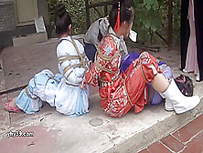 Chinese Bondage Female Catching Head