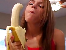 Sexy Amateur Chick Filmed Herself Deepthroating A Banana