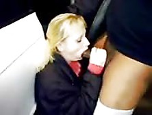 Gereifte Blondine Gibt Einen Tollen Blowjob