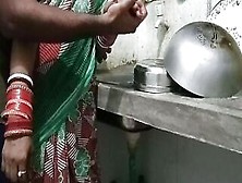 Kitchen Me Kaam Kar Rhi Saali Ko Jabardasti Choda Bedroom