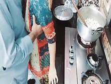 Kitchen Me Pakda Bhabhi Ko Mari Gand