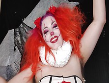 Fine Spooky Clown Bitch Pennywise Mounts Herself And Squirts