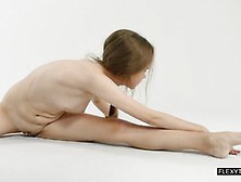 Hot Abel Rugolmaskina Brunette Naked Gymnast