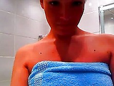 Hot Webcam Teen Soaps Up In Shower