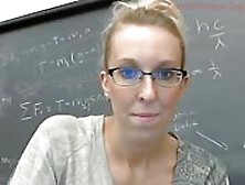 Atractiva Profesora Con Gafas