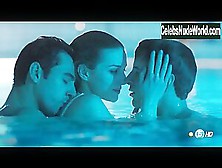 Maria Valverde Pool,  Kissing In Hermanos (Series) (2014)