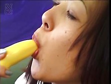Provocación Con Japonesa Hermosa Juguetona Chupando Una Banana