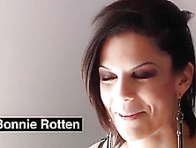 Beautiful Tattooed Bonnie Rotten Is Giving Head