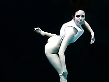 Teen Bends Her Beautiful Body Underwater