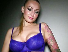 Tattooed Blonde Showed Her Amateur Beauties In The Night