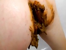 Hot Babe Smearing Poop On Her Pussy