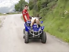 Chupandole La Polla Mientras Conduce Un Kart