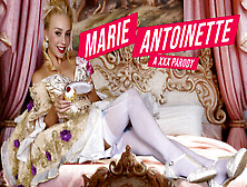 Braylin Bailey Dans Le Rôle De Marie Antoinette,  La Reine De L'indulgence Et Du Désir