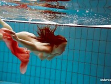 Polnische,  Heiß Geformte Deniska Schwimmt Nackt