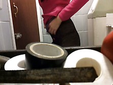 The Ass Of Amateur Spied While Her Pissing On Toilet