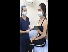 整容医院国产视频做完隆胸手术的妹子来医院复查奶子超大少妇学生老师教室偷拍自拍